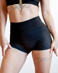 Lioness Midi Shorts Black S (Model piece)